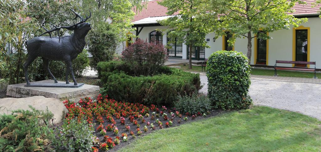 Hubertus Hof Landhotel Balatonfenyves Bagian luar foto